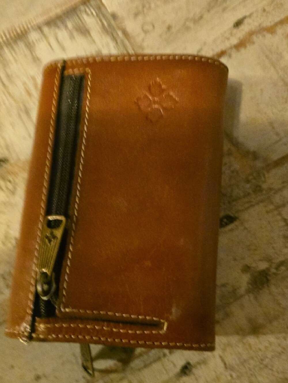 PATRICIA NASH Leather Compact Wallet with Brass Accent - Picture 5 of 5